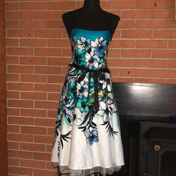 Dress Barn Dresses & Skirts - 🤍DRESS BARN🤍FLORAL DRESS WITH CRINOLINE HEM🤍